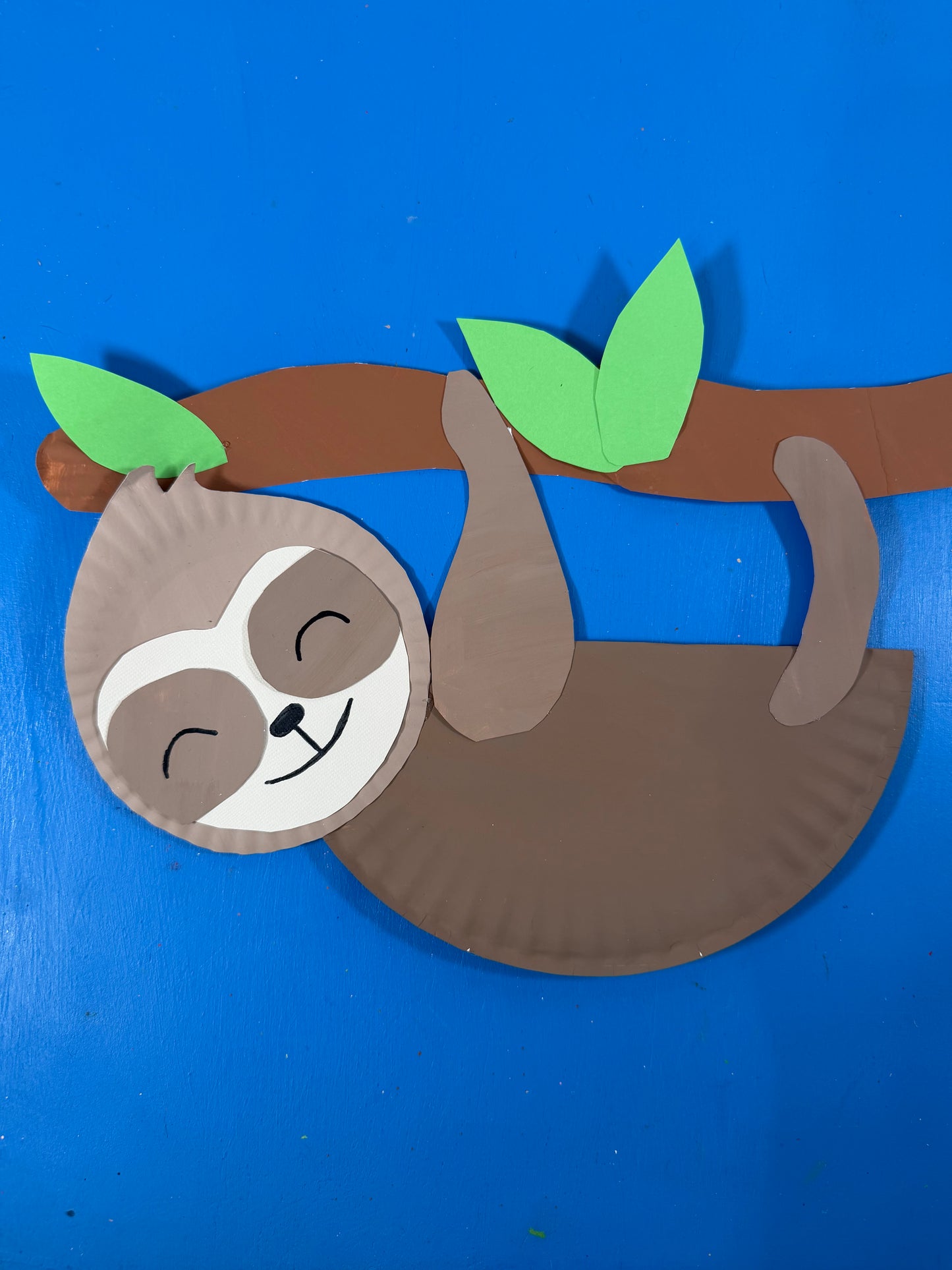 Hanging Paper Plate Sloth Craft for Kids – Free Template (Life is Better in Slow Motion!)
